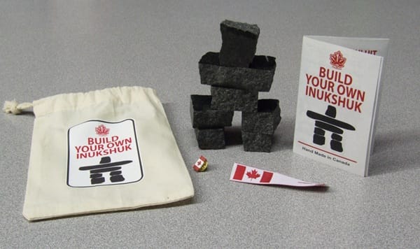 Nên mua gì ở Canada để làm quà