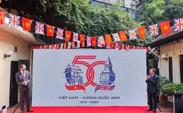 Thúc đẩy quan hệ ngoại giao giữa hai nước